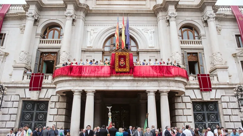 València conmemora el 9 d’Octubre con la Reial Senyera y la espada de Jaume I