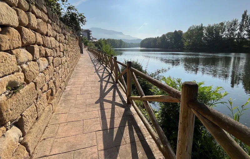 Briñas impulsa el turismo activo con rutas de senderismo y el río Ebro como protagonista