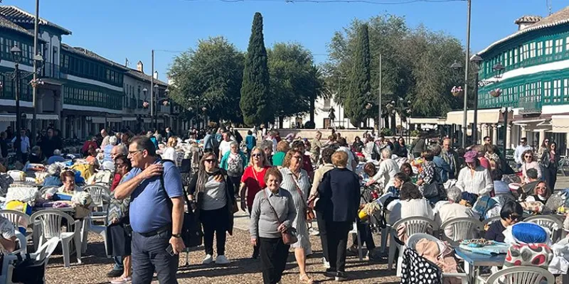 Almagro celebra el XXVIII Encuentro de Encajeras en la Plaza Mayor