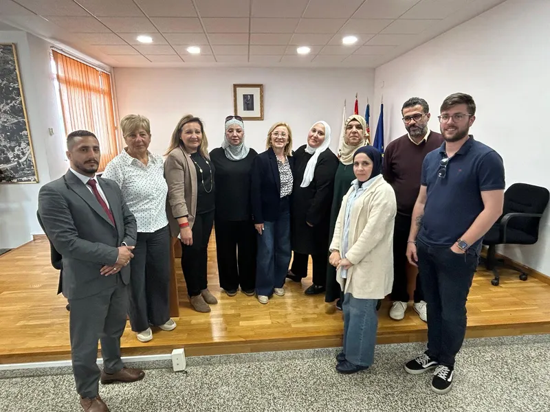 Serra recibe a una delegación palestina para impulsar la participación política de las mujeres