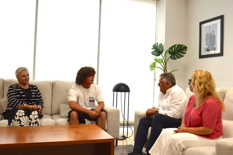 Sanxenxo homenajea a David García Castro, Premio Extraordinario de Bachillerato de Galicia