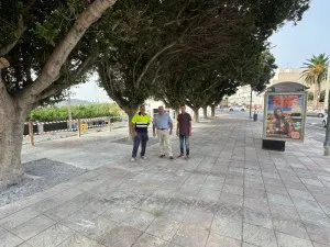 Lobres estrena plaza con mirador tras la reforma de la parada de autobús