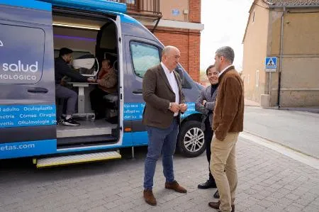 Más de 700 segovianos se benefician de revisiones oculares gratuitas en unidad móvil