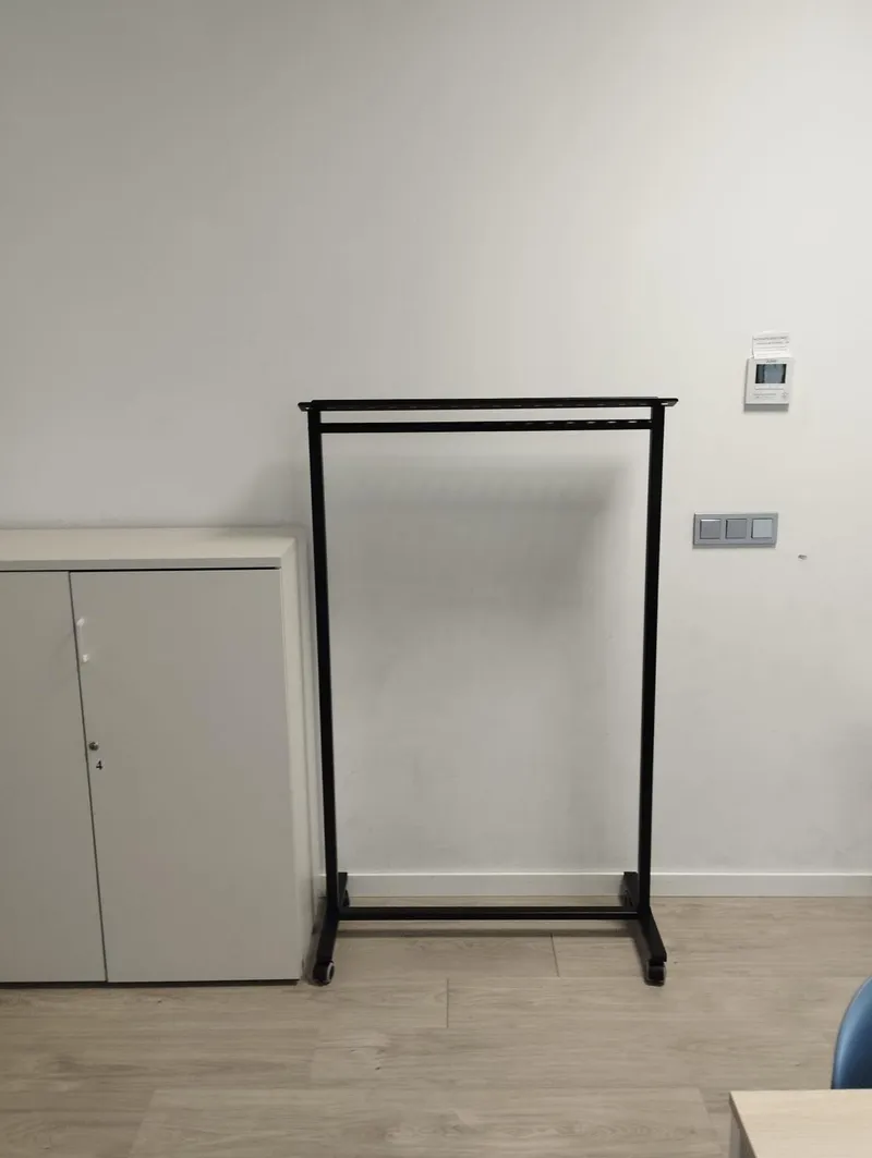 Mejoras en el Centro Cívico de Bargas con la instalación de nuevos percheros