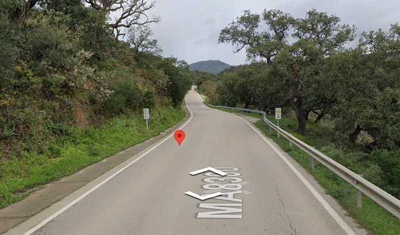 Cinco heridos, uno excarcelado, tras colisión frontal en Casares