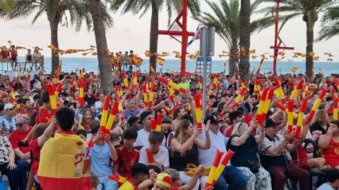 Vinaròs instala pantalla gigante para la final del Mundial de fútbol con ambiente festivo previo