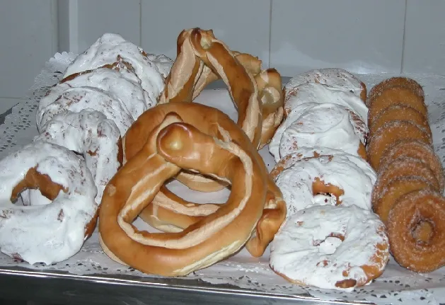 Torrejoncillo celebra su rica gastronomía con dulces y platos tradicionales