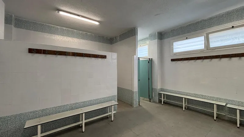 Remodelación de vestuarios en el campo de fútbol de la Malva-rosa con 36.000 euros