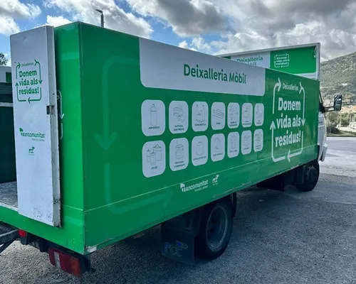 La deixalleria mòbil de Canyelles amplía su servicio a Can Roca i Les Amèriques