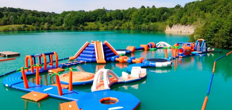 Juventud de Aranguren organiza excursión a parque acuático en Francia