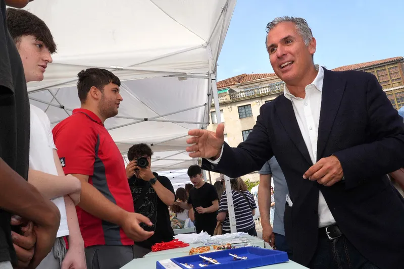 La Deputación de Pontevedra clausura el programa DepoEmprende con un mercado de productos escolares
