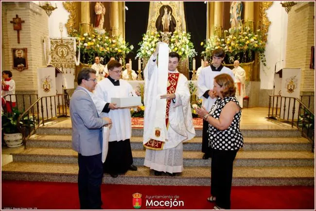 Mocejón celebra la primera misa de Roberto tras su ordenación sacerdotal