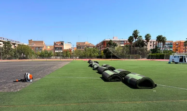 Burjassot invierte 350.000 euros en la renovación del césped de sus campos de fútbol
