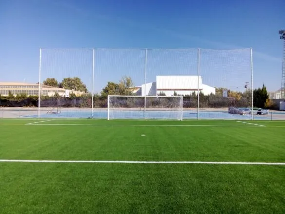 Pedro Muñoz renueva el Estadio Municipal Juande Ramos con nuevas porterías