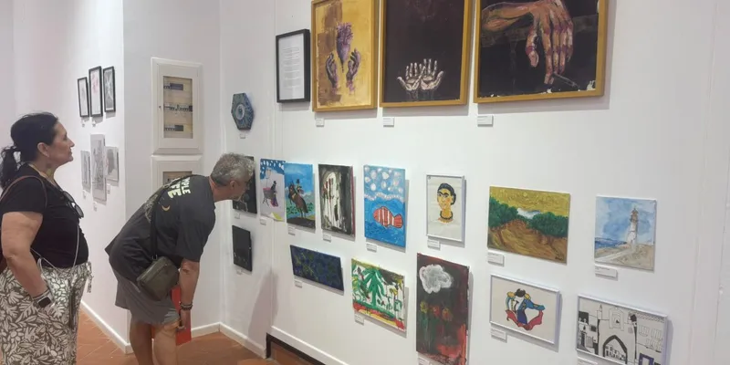 Utrera clausura sus cursos culturales con una exposición de cerámica y artes plásticas