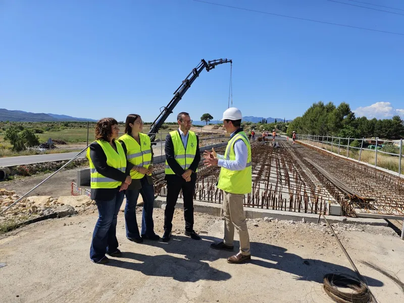Avanza el ensanchamiento del puente sobre el río Sec en la T-324 entre Benissanet y Móra d’Ebre