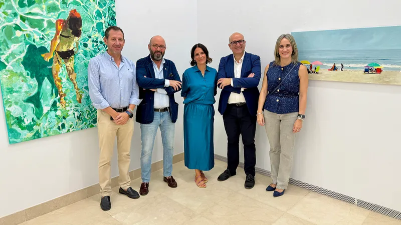Cristina Vázquez inaugura en Antequera la exposición 'Eres feliz y no lo sabes'