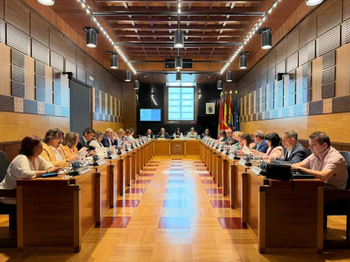 Huesca aprueba nueva línea urbana a Walqa y la Medalla de Oro para la Policía Local