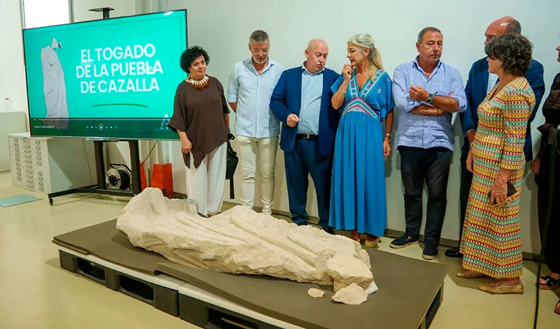 Escultura de togado romano hallada en La Puebla de Cazalla se une a los fondos del Arqueológico de Sevilla