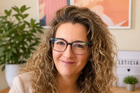 Leticia Garcés imparte una charla sobre crianza respetuosa en Irun