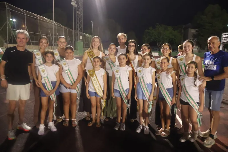 Novelda celebra una histórica XXXVIII Subida al Santuario con récord de participación y leyendas del atletismo