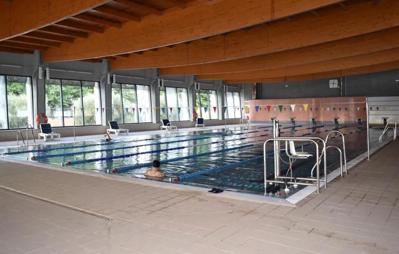 La zona de salud de la Piscina Climatizada de Daimiel reabre sus puertas con reserva previa