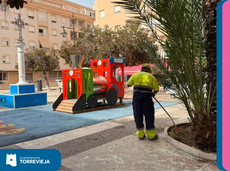 Parques y Jardines de Torrevieja mantiene sus labores de conservación en verano a pesar del calor