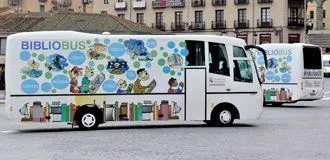 El Bibliobús de la Diputación de Segovia acerca la cultura a 132 pueblos y 72 colegios