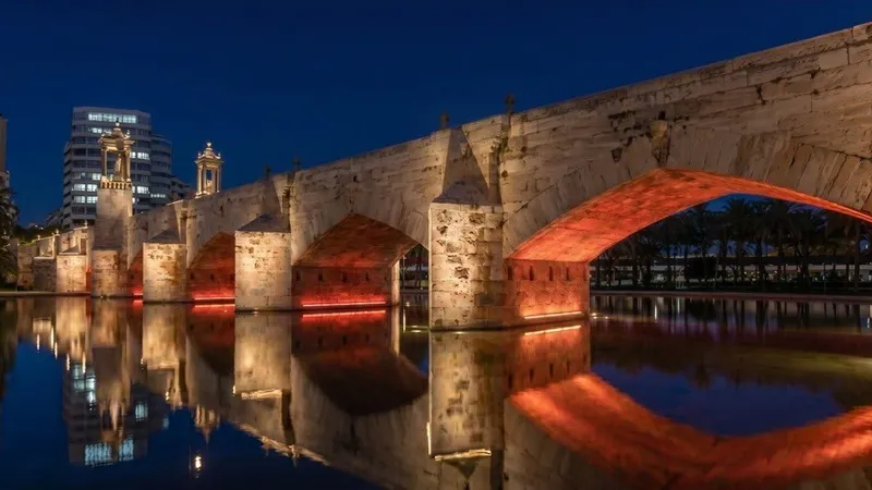 València embellecerá los puentes del Jardín del Turia con nueva iluminación ornamental