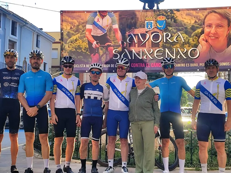 Ciclista valenciano pedalea 1.016 km hasta Sanxenxo para recaudar fondos contra el cáncer