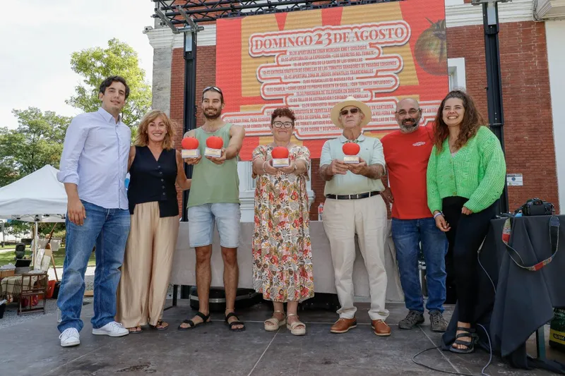 Emilio Medina triunfa en la Feria del Tomate Antiguo de Polanco con dos premios destacados