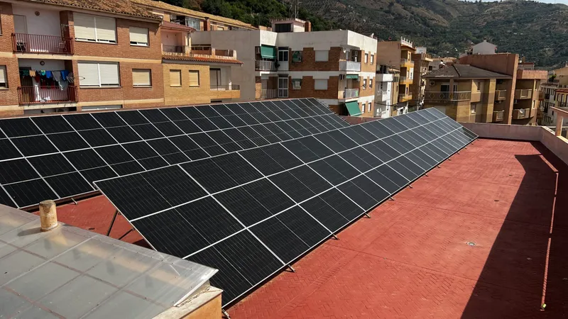 Lanjarón instala placas solares para autoconsumo en edificios municipales