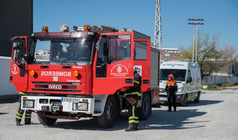 Fallece un hombre de 76 años tras caer con su coche al río en Pinos Puente
