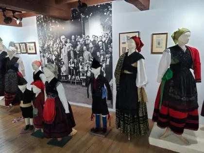 Exposición de indumentaria tradicional del Oriente de Asturias en Llanes