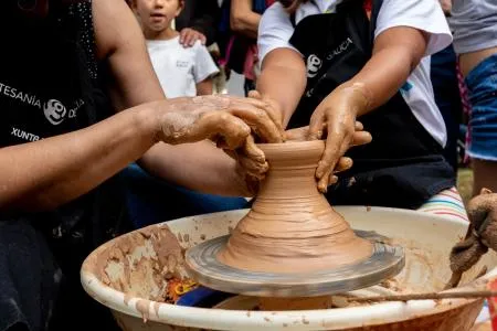 Oleiros abre inscripciones para sus talleres de alfarería para jóvenes y adultos