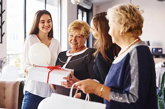 Consejos para compras seguras dirigidos a mayores en Irun