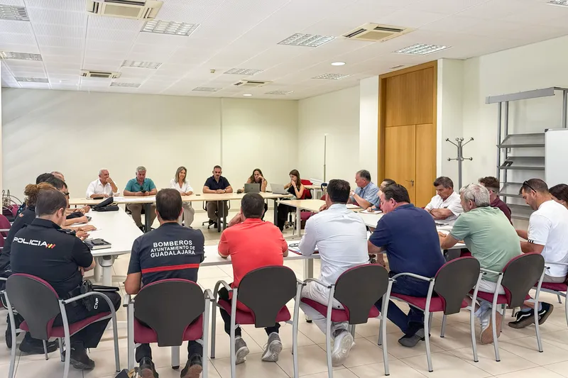 Guadalajara planifica los encierros de 2026 con una reunión de seguridad e infraestructuras