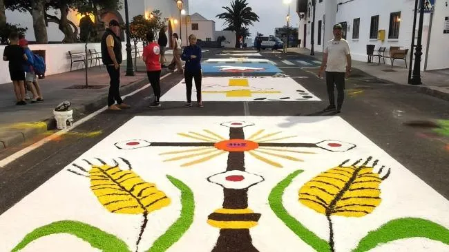 Tinajo celebra sus alfombras del Corpus Christi con agradecimientos a los participantes