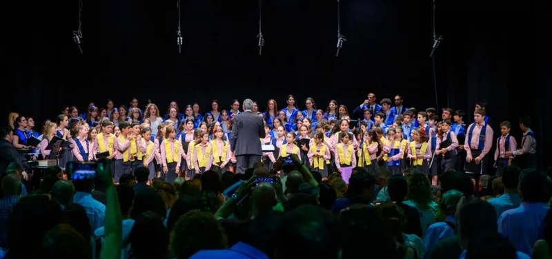 Tomares celebra 40 años del Colegio Internacional Europa con un concierto inspirado en Disney y musicales