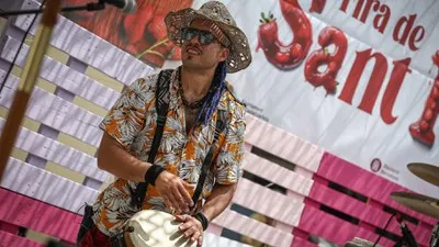 La Fira de Sant Ponç de Castelldefels triunfa con música en vivo y gastronomía renovada