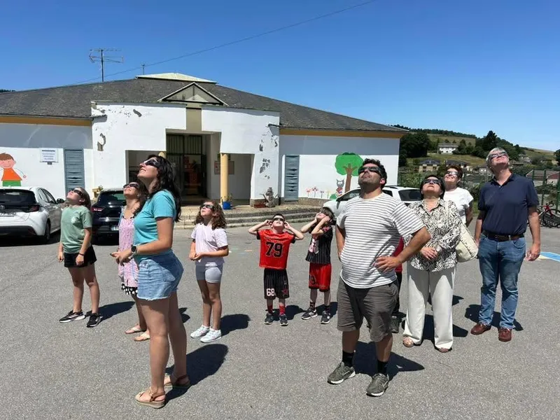 Allande Stars acerca la astronomía a la escuela rural de Berducedo