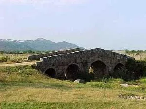 Valdefuentes: Un Viaje a Través de su Geografía e Historia