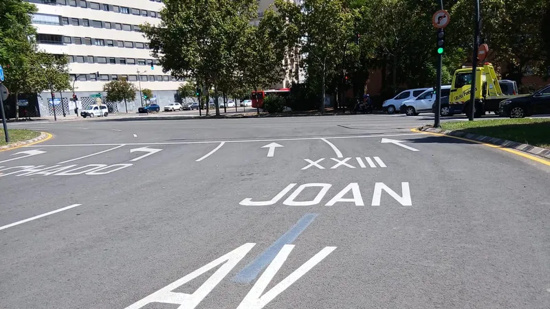 València refuerza la seguridad vial en las glorietas de Joan XXIII y Germans Machado