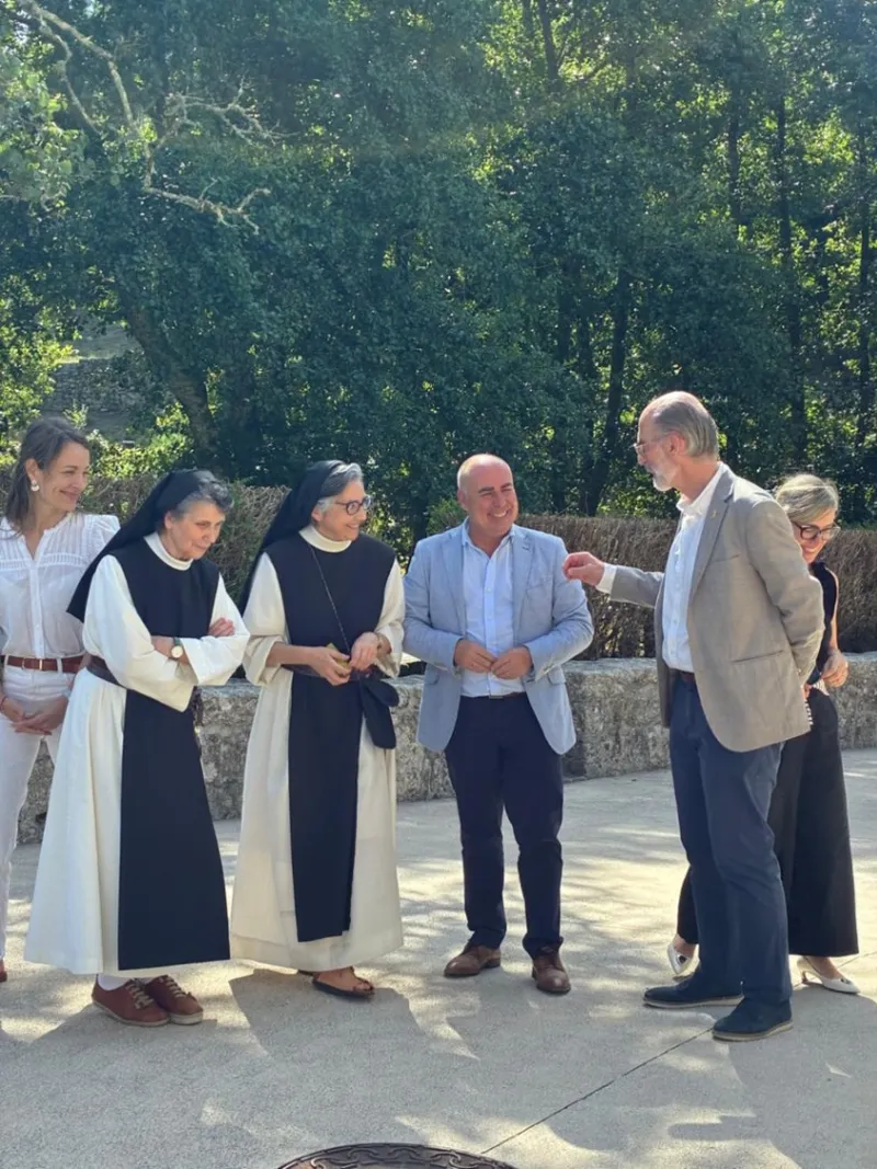 La Deputación de Pontevedra inaugura un punto de información turística en el Mosteiro de Armenteira