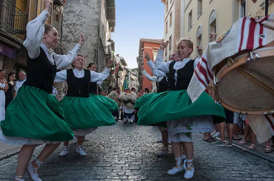 Irun celebra la Euskal Jira 2026 con desfiles, conciertos y gastronomía