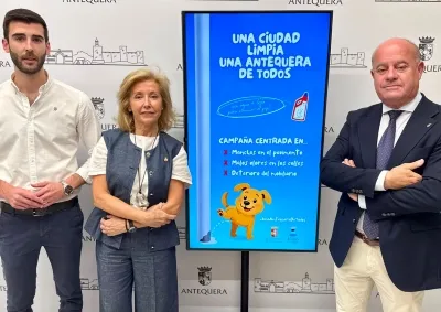 Antequera aprueba una nueva ordenanza para la limpieza de las micciones caninas en espacios públicos
