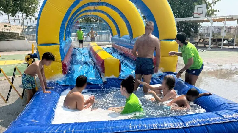 Benidorm beca el 100% de la escuela de verano para menores con necesidades severas