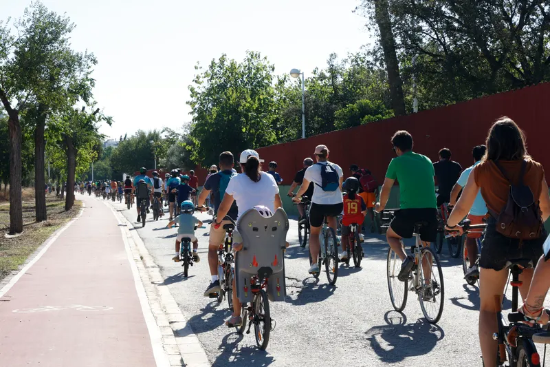 Mislata celebra el Día de la Bici con más de 300 participantes y anuncia bicicletas eléctricas