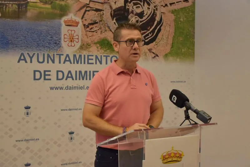 Daimiel concede 32 becas de 120 euros para el transporte de estudiantes