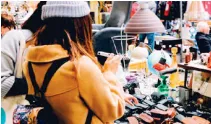 Mutilva celebra un mercado de segunda mano para dar una nueva vida a objetos usados